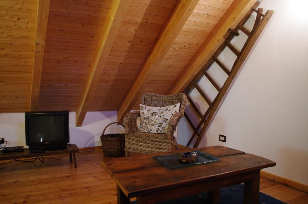 Erebia Appartamenti Vacanza Villadossola Zimmer foto